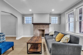 6513 Stanton Ave in Pittsburgh, PA - Foto de edificio - Building Photo