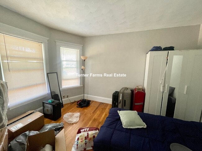 38 George St, Unit 1 in Medford, MA - Foto de edificio - Building Photo