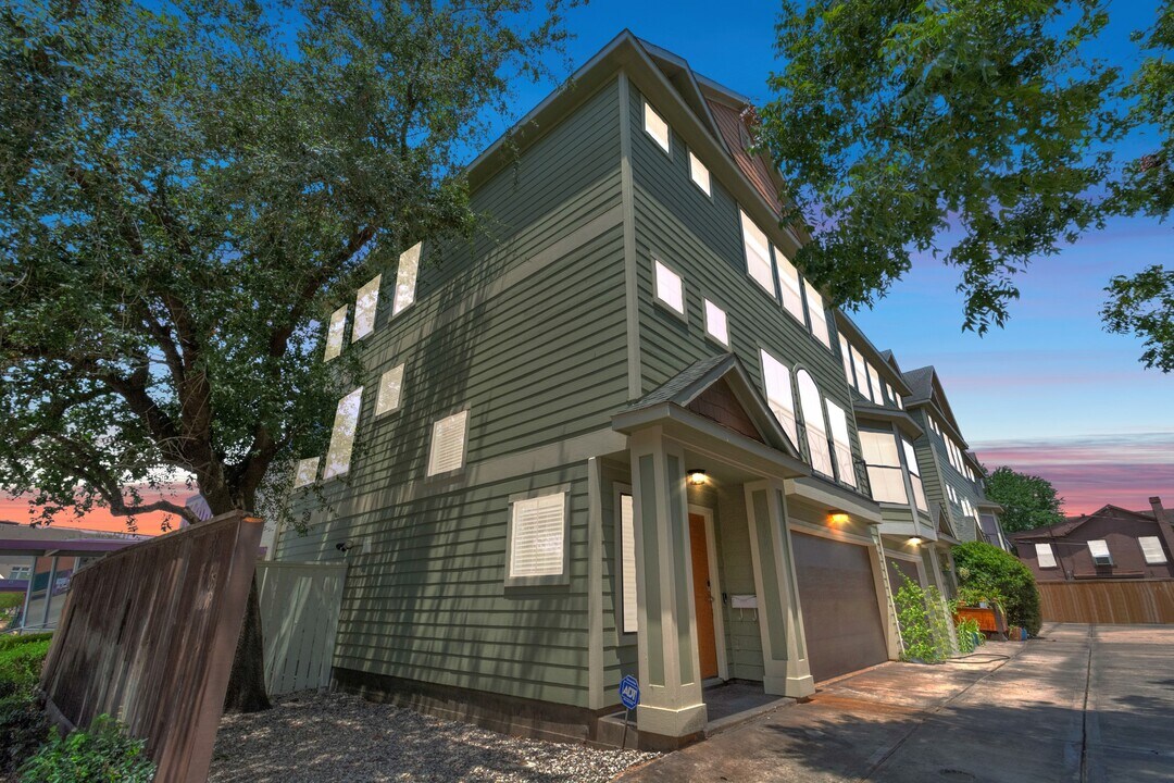2003 Wichita St in Houston, TX - Building Photo