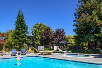 Fountain Park in San Jose, CA - Foto de edificio - Building Photo