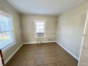 4476 E Washington Ave in Fresno, CA - Building Photo - Building Photo