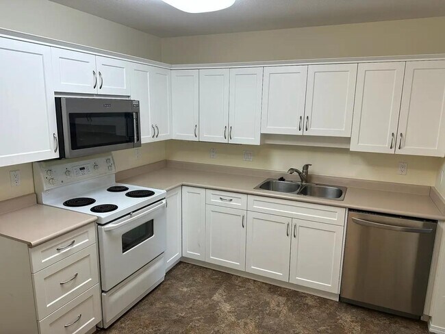 32085 George Ferguson Way in Abbotsford, BC - Building Photo - Building Photo