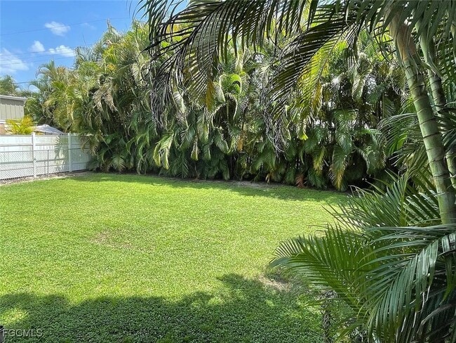 property at 1702 Hill Ave