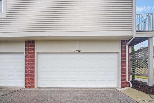 29742 Fox Run Cir in Warren, MI - Building Photo - Building Photo