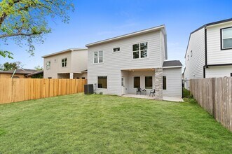 514 Melbourne St in Houston, TX - Building Photo - Building Photo