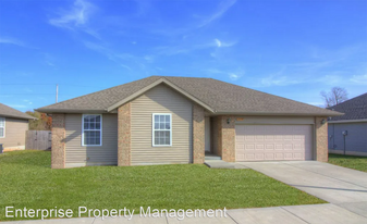 1050 S Strasbourg Ave