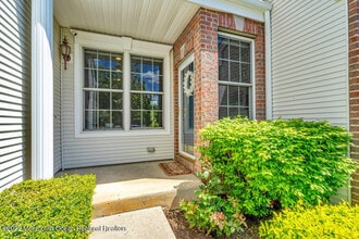 22 Hummingbird Dr in Englishtown, NJ - Building Photo - Building Photo