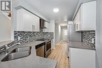 190 Forum Dr in Mississauga, ON - Building Photo - Building Photo