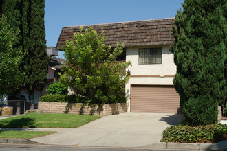 731 E Tujunga Ave in Burbank, CA - Building Photo - Building Photo