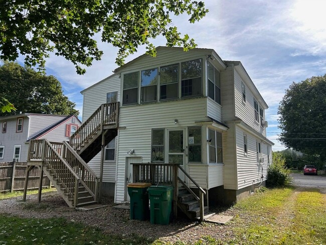 21 Sherman St in Rochester, NH - Foto de edificio - Building Photo