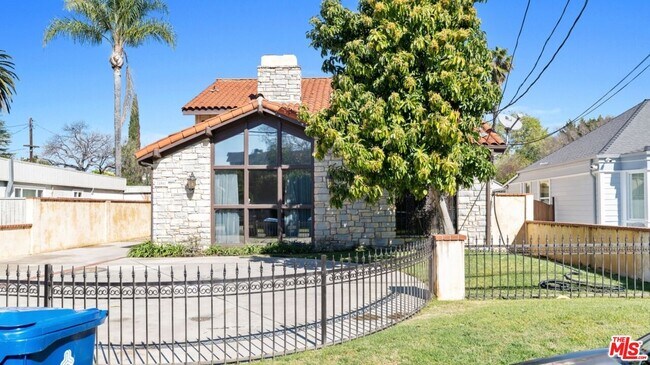 12841 Landale St in Los Angeles, CA - Building Photo - Building Photo