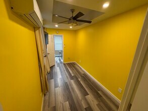 132 Oakfield Ave, Unit 1 in Dix Hills, NY - Building Photo - Building Photo