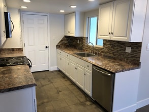 351 Fairmont Ave in Clovis, CA - Building Photo - Building Photo