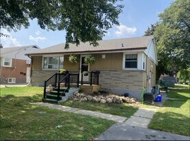 282 E 33rd St in Hamilton, ON - Building Photo