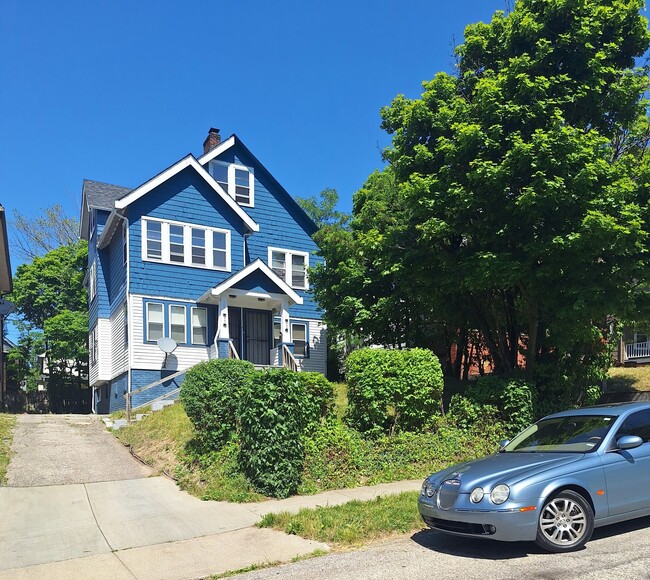 property at 1829 Colonnade Rd