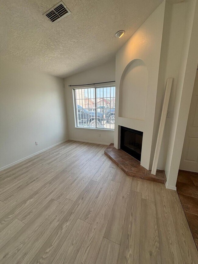 7822 Desert Springs Ct SW in Albuquerque, NM - Building Photo - Building Photo