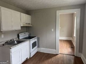 115 W Tinsley St in Griffin, GA - Building Photo - Building Photo