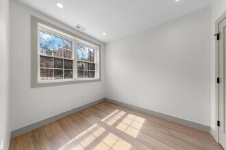 2134 N Bingham St in Chicago, IL - Foto de edificio - Building Photo