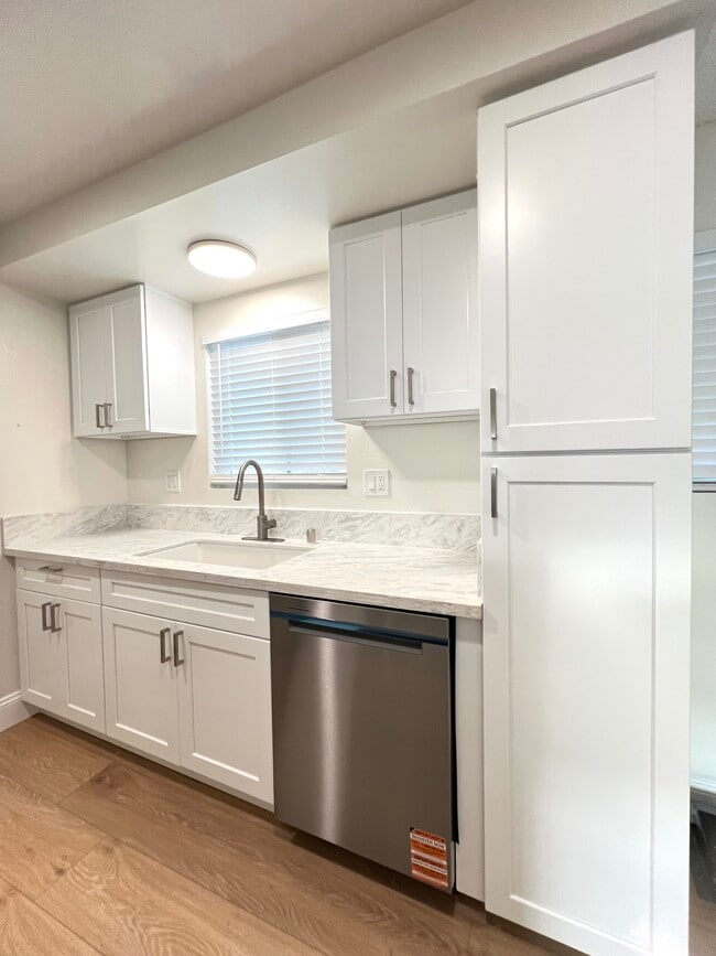 1218 Amethyst St, Unit C