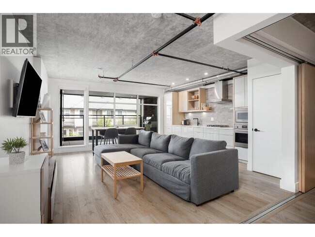 4223 Hastings St in Burnaby, BC - Building Photo - Building Photo