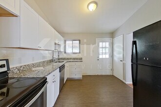 425 St Edward Ln in Florissant, MO - Foto de edificio - Building Photo