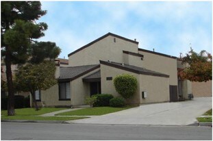 2121 Alabama St in Huntington Beach, CA - Building Photo