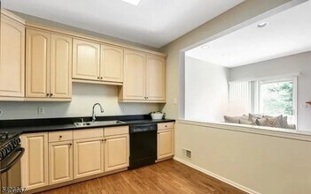 23 Wiley Ct in Morris Plains, NJ - Building Photo - Building Photo