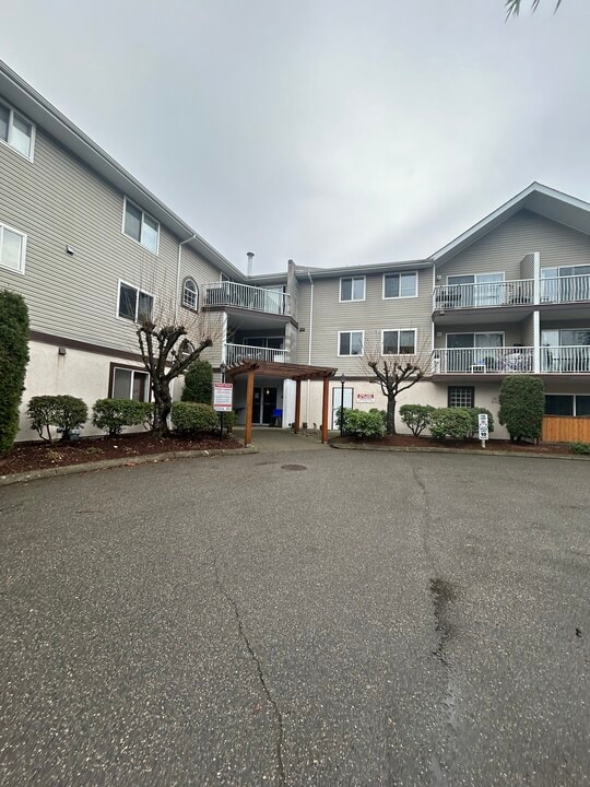 45222 Watson Rd in Chilliwack, BC - Building Photo
