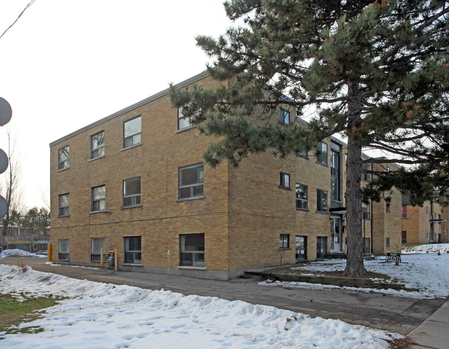 309 Adelaide Ave W in Oshawa, ON - Building Photo