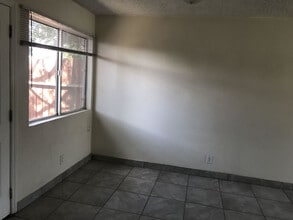 1026 S Williams St in Bakersfield, CA - Building Photo - Building Photo