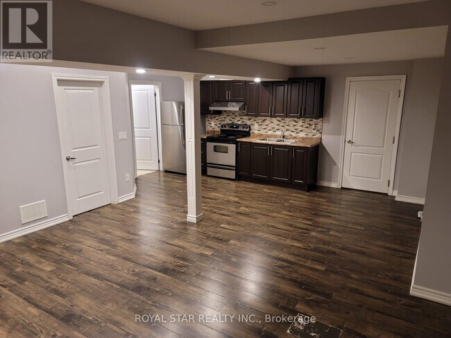 7241 Second Line W in Mississauga, ON - Building Photo - Building Photo