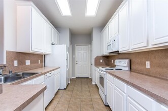 215 N Burberry Park Cir in Spring, TX - Building Photo - Building Photo