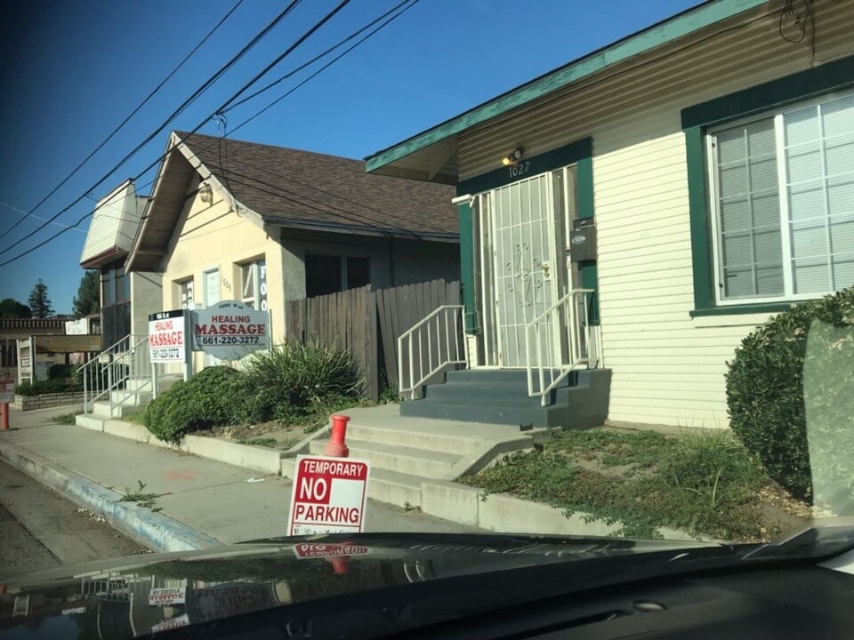 1027 H St in Bakersfield, CA - Building Photo