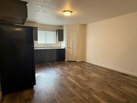 98 E 670 N St in Vineyard, UT - Building Photo