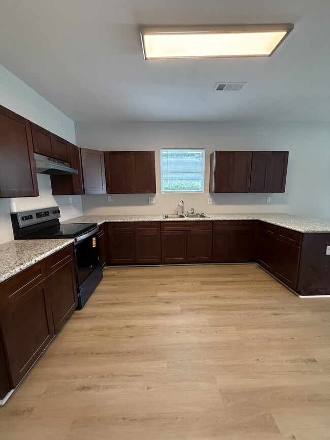 334 Flicker St in Baton Rouge, LA - Foto de edificio - Building Photo