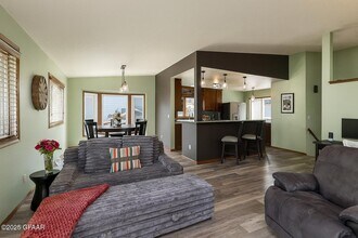 3402 Par St N in Fargo, ND - Foto de edificio - Building Photo