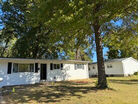 1285 Pamela Dr in Florissant, MO - Building Photo