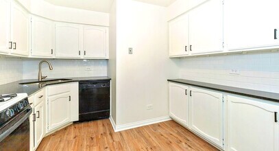 19 Parkside Ct in Vernon Hills, IL - Building Photo - Building Photo