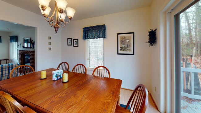 1632 Stoney Creek Dr in Charlottesville, VA - Foto de edificio - Building Photo