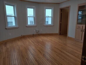 427 Main St-Unit -1 in Medford, MA - Foto de edificio - Building Photo