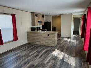 805 S Morgan St in Angleton, TX - Building Photo - Building Photo