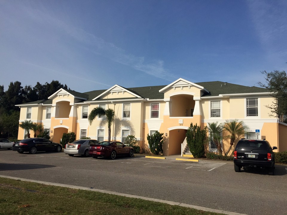 429 Newmont Cir in Ruskin, FL - Foto de edificio