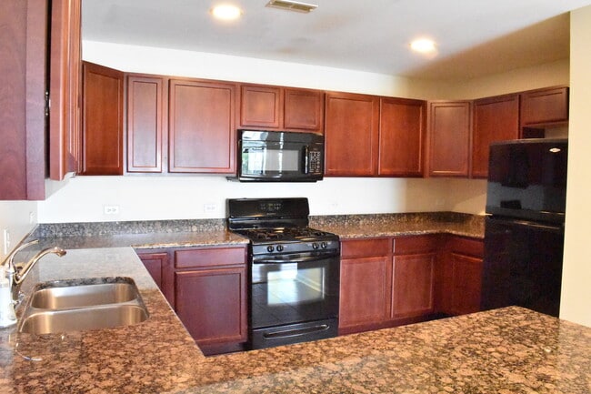 8255 Skokie Blvd in Skokie, IL - Building Photo - Building Photo