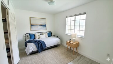 2028 NE 167th St in North Miami Beach, FL - Building Photo - Building Photo