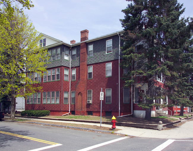 878 Chicopee St in Chicopee, MA - Foto de edificio - Building Photo