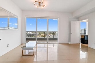 60 SW 13th St, Unit 1619 in Miami, FL - Building Photo - Building Photo