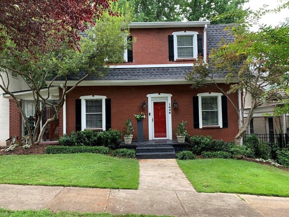 1056 High Point Dr NE in Atlanta, GA - Building Photo