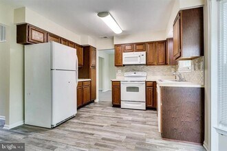 9707 Glenway Ct in Burke, VA - Building Photo - Building Photo