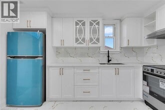 581 Lancaster St W in Kitchener, ON - Building Photo - Building Photo