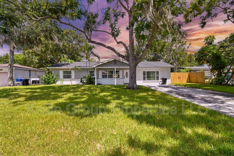 2221 Calexico Way S in St. Petersburg, FL - Building Photo